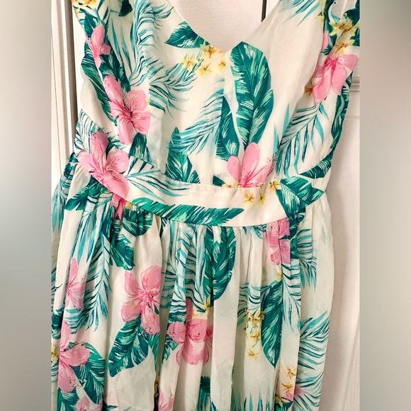 Pink Lily “It’s Love at First Sight” Tropical Floral Maxi Dress - Picture 4 of 4